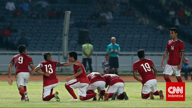 Evan Dimas mengalami cedera bahu dan belum tentu bisa kembali bermain saat Indonesia menghadapi Brunei Darussalam pada hari Minggu (29/3) nanti.