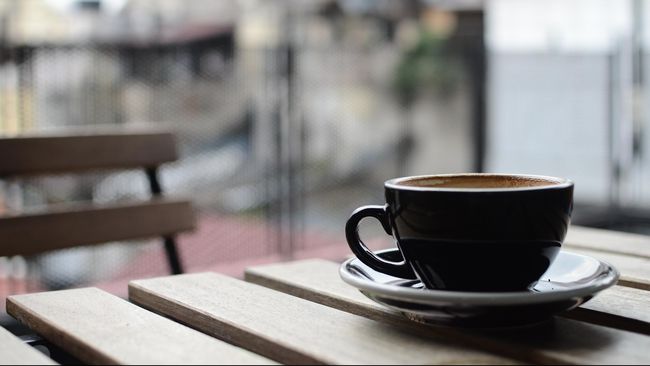Studi kesehatan terbaru menunjukkan konsumsi kopi dan teh secara teratur memiliki risiko rendah untuk terkena masalah jantung.