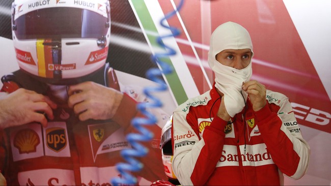 Dua pebalap formula satu yang tergabung dalam tim Ferrari mendukung Valentino Rossi untuk menggapai titel juara dunia MotoGP setelah insiden Malaysia.
