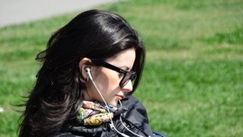 6 Cara Agar Tak Kesepian saat Rayakan Tahun Baru Seorang Diri