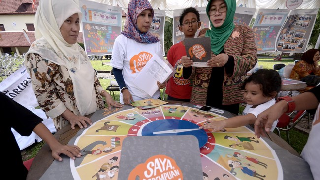 Wali Kota Bandung Ridwan Kamil menargetkan Festival Antikorupsi tahun ini akan menggandeng lebih dari 5000 komunitas.