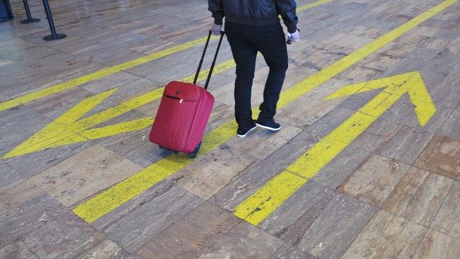 Sensor inframerah yang dibenamkan ke dalam koper pintar ini berperan besar untuk mendeteksi objek di sekeliling agar dapat dihindari.
