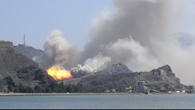 Saudi Gempur Pangkalan Militer Houthi