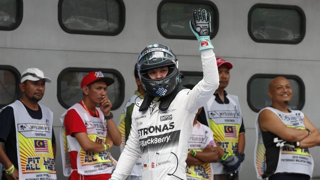 Nico Rosberg untuk pertama kalinya merebut pole position pada musim balap formula satu (F1) tahun ini. Ia pun mematahkan rekor rekannya, Lewis Hamilton.