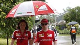 Potret Kualifikasi GP Malaysia di Bawah Derasnya Hujan Sesi kualifikasi grand prix Malaysia di sirkuit Sepang berlangsung di bawah derasnya hujan, Sabtu (28/3) petang. Lewis Hamilton pun menjadi yang tercepat.
