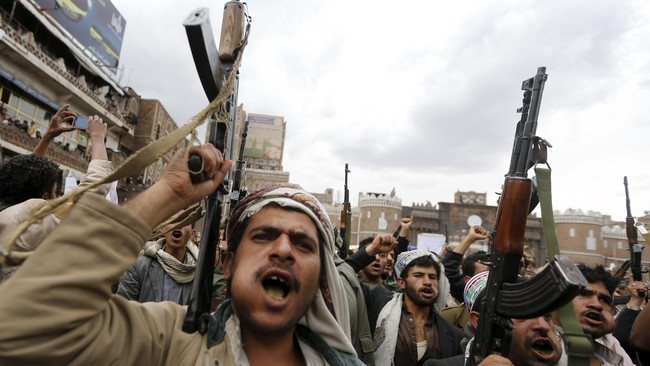Kelompok pemberontak Houthi mengklaim meluncurkan serangan udara menggunakan drone terhadap salah satu pangkalan militer Arab Saudi di Yaman.