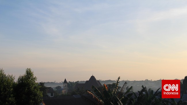 Masyarakat Waerebo memiliki penanggalan tahun tersendiri, berbeda dengan tahun Masehi dan Hijriah.