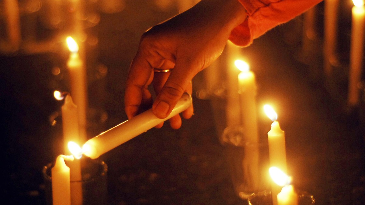 Nusantara Dalam Temaram Aksi Earth Hour 2015