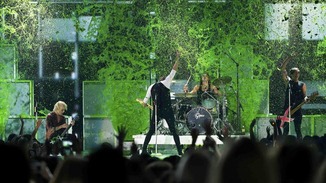 Konser 5 Seconds of Summer di Indonesia disebut pihak promotor dapat mengimbangi One Direction yang belakangan ini pamornya meredup.