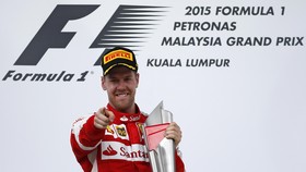 Vettel Rindu Berbicara dengan Schumacher