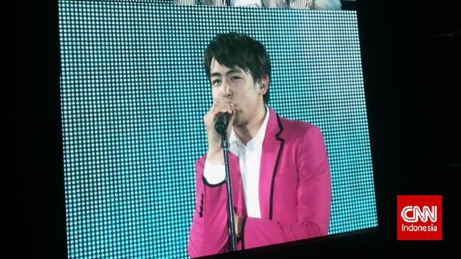 Sembilan lagu dalam album 'ME' semua ditulis dan digarap Nichkhun dalam bahasa Inggris, termasuk yang didedikasikan untuk fan, berjudul 'Umbrella.'