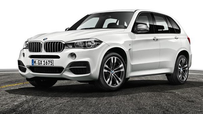 SUV BMW X7 tertangkap kamera di Eropa. Ditutupi stiker, mobil ini terlihat melakukan uji kemudi dengan bodi lebih bongsor dari seri sebelumnya X5.
