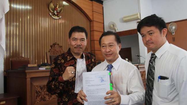Hakim memutuskan juga pemulihan nama baik dan hak-hak Ilham Arif Sirajuddin yang dijadikan tersangka korupsi PDAM Makassar 2006-2012 oleh KPK.