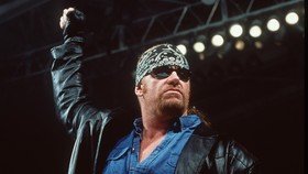 The Undertaker Menang, WWE Cetak Rekor