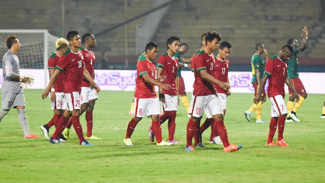 Presiden: Main di Internasional atau Prestasi Internasional? Presiden Joko Widodo (Jokowi) kembali angkat suara terkait sepakbola Indonesia yang saat ini tengah dilanda kisruh dan berhadapan dengan ancaman sanksi FIFA.