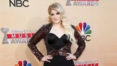 Taylor Swift Borong iHeartRadio Music Awards Gara-gara memborong penghargaan terbanyak, muncul guyonan acara ini diubah menjadi iHeartTaylorSwift Awards.