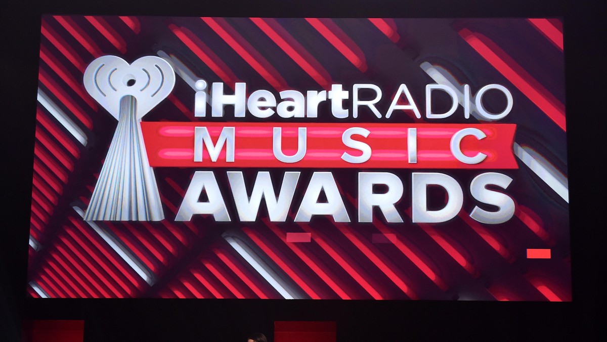 Taylor Swift Borong iHeartRadio Music Awards