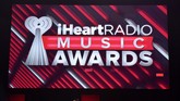 Taylor Swift Borong iHeartRadio Music Awards Gara-gara memborong penghargaan terbanyak, muncul guyonan acara ini diubah menjadi iHeartTaylorSwift Awards.