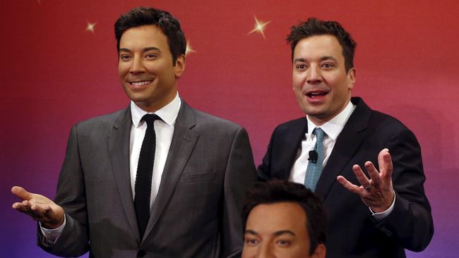 Dalam foto yang diunggah Fallon, terlihat sang istri dan dua anaknya menyeruput minuman bernama Frozen Hot Chocolate di kafe legendaris, Serendipity 3.