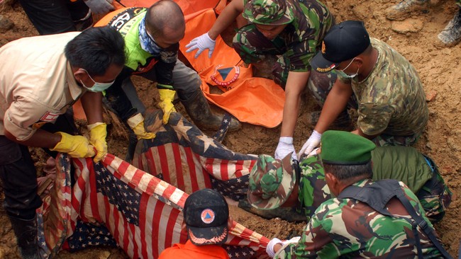 Gejala longsor ini sebelumnya sudah diperiksa Tim Gerakan Tanah Badan Geologi atas pemintaan BPBD Kabupaten Bandung.