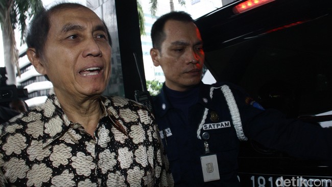 Meskipun sidang praperadilan terdakwa kasus pajak PT BCA, Hadi Poernomo, baru akan digelar, KPK tetap memeriksa Hadi.