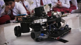 Robot SD Muhammadiyah 4 Surabaya Rajai Kompetisi Robot WIRC