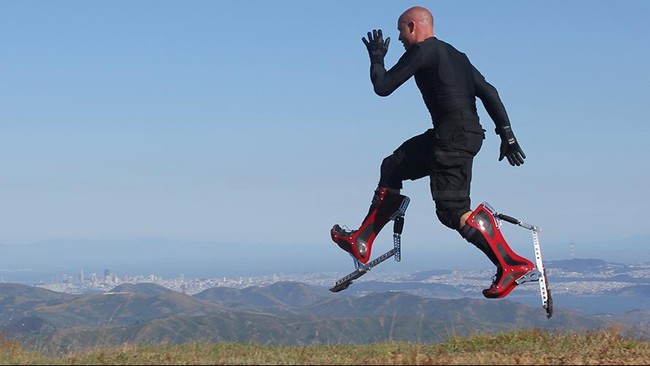 Dengan bantuan sepatu robot manusia kini bisa berlari lebih cepat dan melompat lebih tinggi.