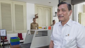 Luhut Bisiki Jokowi soal Produk Impor