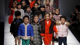 Gaya Centil Anak-anak Kala Berbusana Mirip Orang Dewasa