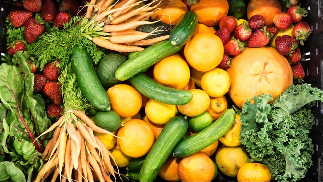 Butuh cara menyimpan buah dan sayur agar tahan lama hingga berminggu-minggu? Jangan khawatir, ada cara mudah yang bisa Anda lakukan.