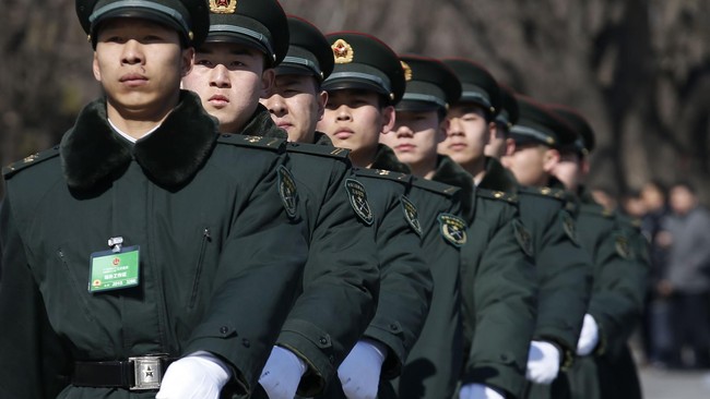 Pemerintah China menginstruksikan kepada berbagai perusahaan milik negara untuk menyerap para tentara yang diberhentikan karena reformasi militer.