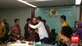 Terpisah Dinding, Kubu Agung Tonton Bamsoet dari Layar Kaca