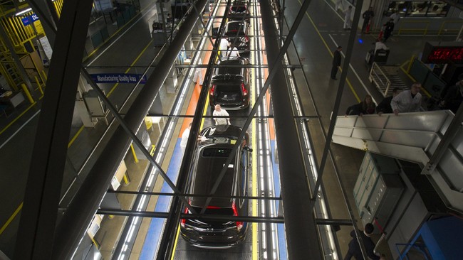 Produsen mobil Honda dan elektronik Hitachi berkolaborasi untuk memangkas biaya produksi dalam merakit mobil listrik secara massal.