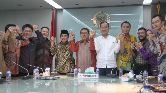 Fadli Zon meminta kedua kubu cooling down dan melakukan aktivitas fraksi seperti biasa.