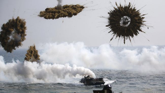 Korsel-AS Lanjutkan Latihan Perang yang Sempat Ditunda Korps Marinir Amerika Serikat dan Korea Selatan akan menggelar latihan perang bersama, yang sempat ditunda karena pertemuan Presiden Trump-Kim Jong Un.