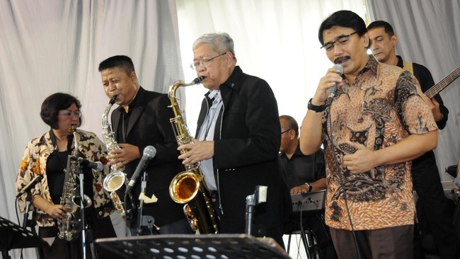 Mantan Menteri Pemuda dan Olahraga itu menyatakan kesiapannya bertarung dengan Ahok dalam bursa pencalonan Pemilihan Gubernur DKI Jakarta 2017.