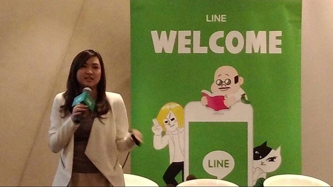 LINE meluncurkan LINE@, layanan akun resmi untuk toko online, di mana pebisnis bisa mempromosikan produk dan layanannya.