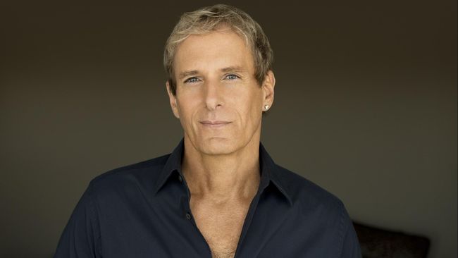 Agnes Monica yang pernah berkolaborasi dengan Michael Bolton, tak bisa hadir pada tanggal yang ditentukan. Begitu pula dengan penyanyi lokal lain.