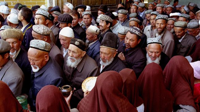 China Sebut Muslim Uighur Tak Normal, Layak Masuk Kamp Khusus