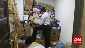 15 Penyidik Cari Bukti Korupsi di Ruang Kerja Denny Indrayana