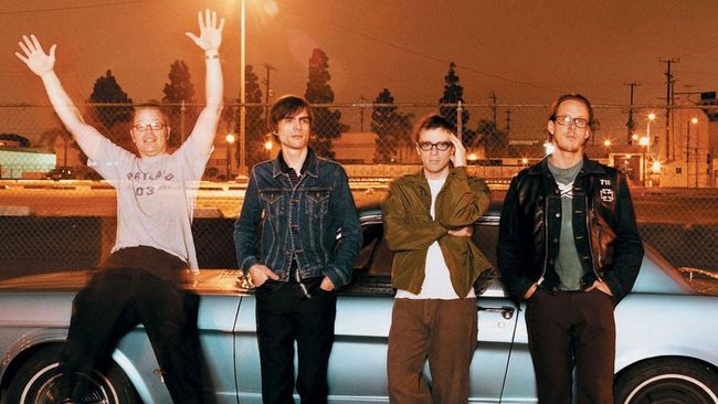Grup band Weezer memberikan suguhan karya musik terbaru berupa sebuah album yang diberi tajuk 'The Teal Album.'