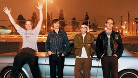 Potret Ketergantungan Gawai dalam Video Baru Weezer
