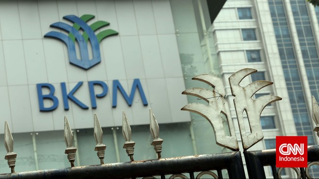 Program layanan tiga jam untuk penerbitan delapan perizinan juga dinilai bisa menopang rencana penciptaan 2 juta tenaga kerja yang ditargetkan pemerintah.