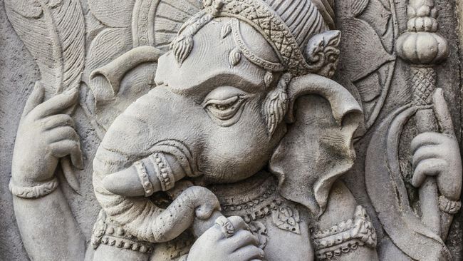 Seorang bayi perempuan di India lahir dengan tonjolan di bagian hidung mirip belalai gajah. Ia dipuja karena kemiripannya dengan Dewa Ganesa.