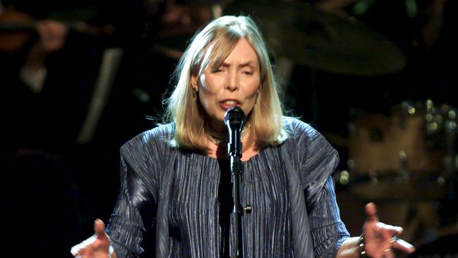 Pihak manajemen Joni Mitchell membantah pemberitaan TMZ yang mengatakan sang penyanyi sedang mengalami koma.
