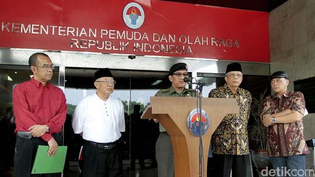 Menurut Badan Olahraga Profesional Indonesia, klub Divisi Utama dan Liga Super Indonesia memiliki tingkat persyaratan yang berbeda.