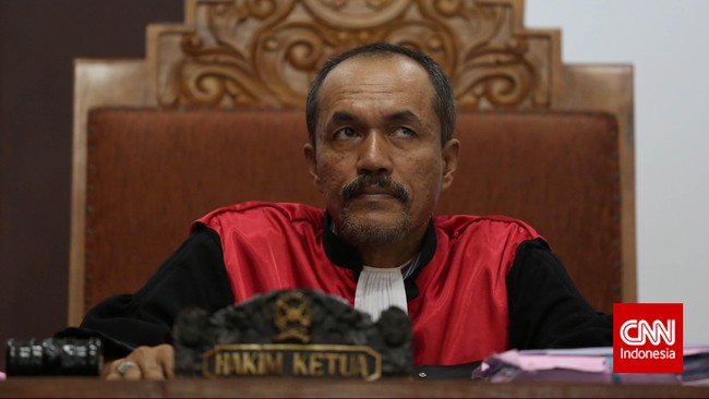 Keputusan itu diambil setelah rapat pleno dengan memberikan empat alasan vonis diberikan.