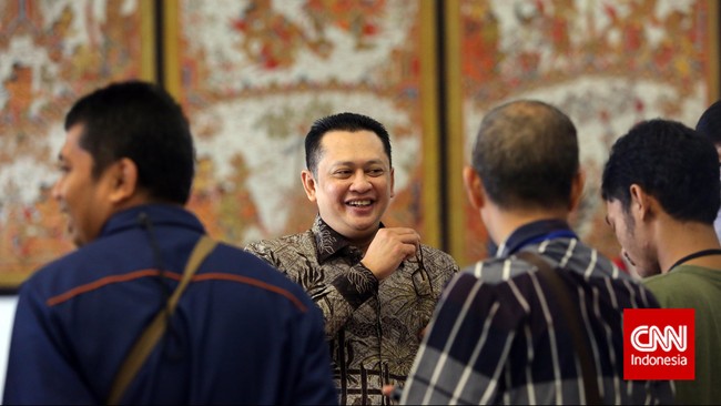 Bambang Soesatyo menggantikan Aziz Syamsuddin sebagai Ketua Komisi III DPR. Aziz kini hanya menjadi anggota Komisi hukum.