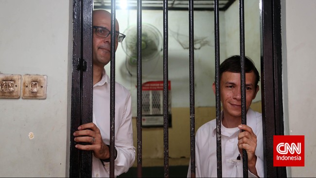 Menurut Robert Blake, duta besar AS untuk Indonesia, proses hukum guru JIS pelaku pelecehan seksual anak kurang bukti-bukti kredibel.