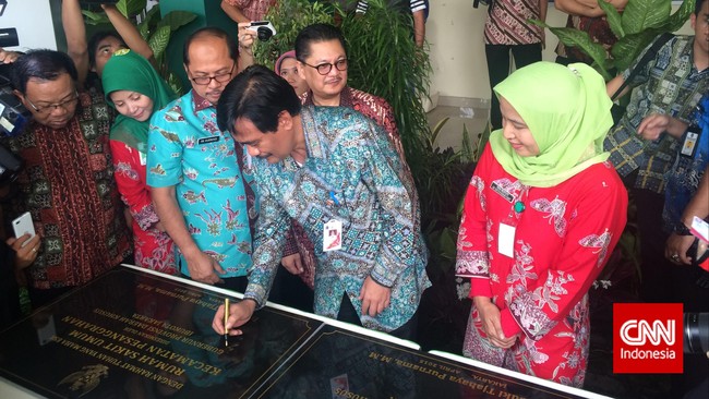 Ahok menargetkan setiap kecamatan di Jakarta memiliki rumah sakit tipe D sendiri untuk mendekatkan askes kesehatan bagi masyarakat.